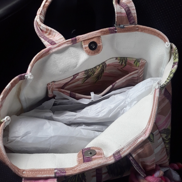 Purse - Picture 4 of 9